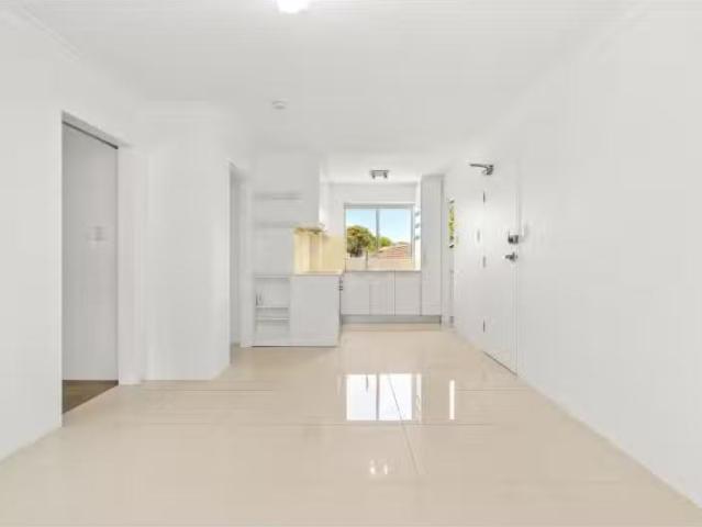 Cheap 2 BR 12/5 Maxim Street, West Ryde Apartment for rent Li.