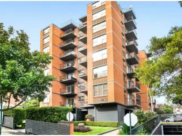 Just in! 2 BR 12A/1 5 Cook Road, Centennial Park Apartment for.