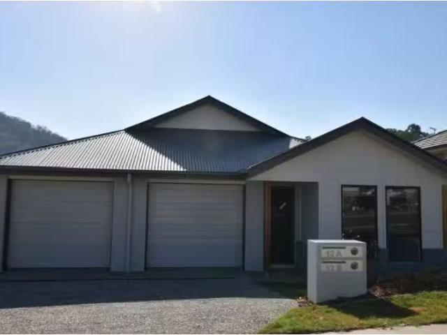 Unique 2 BR 12B Roselea Avenue, BAHRS SCRUB, QLD 4207 Duplex.