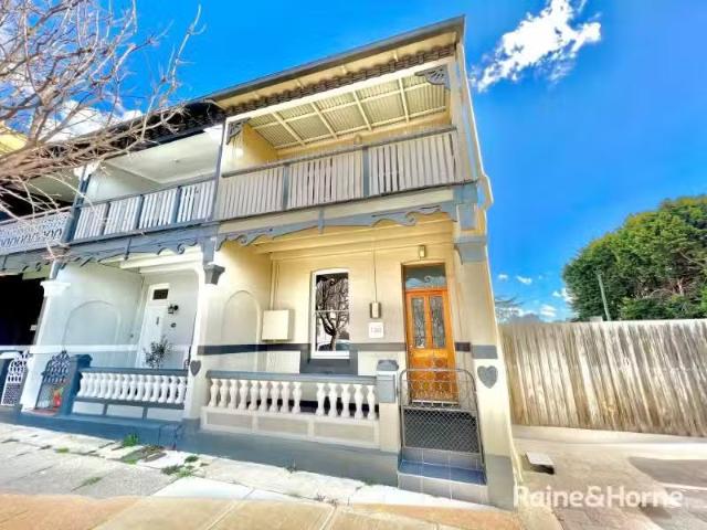 Nice 2 BR 13/2 Keppel Street, BATHURST House for rent Listed.