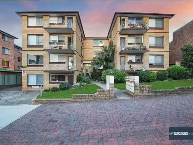 Nice 2 BR 13/52 54 Morts Road, Mortdale Apartment for rent Li.