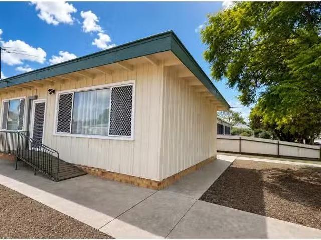 Charming 2 BR 1/35 Chester Street, Moree Apartment for rent L.