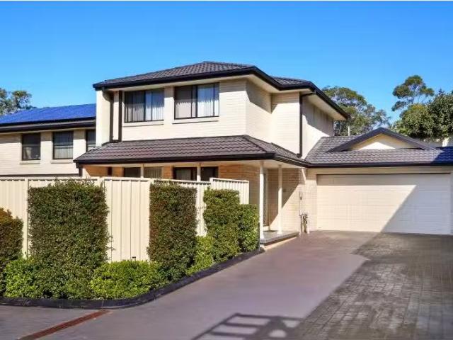 Nice 2 BR 13/72 76 Wells Street, EAST GOSFORD Townhouse for re.