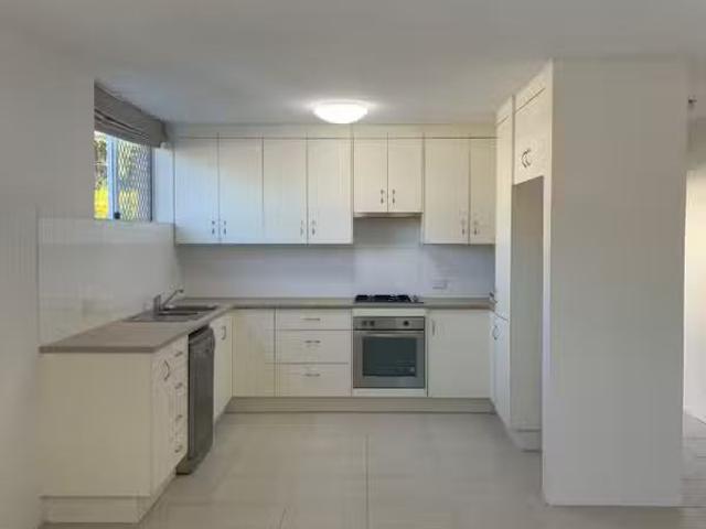 Cozy 2 BR 1/388 Old Cleveland Road, COORPAROO, QLD 4151 Unit.