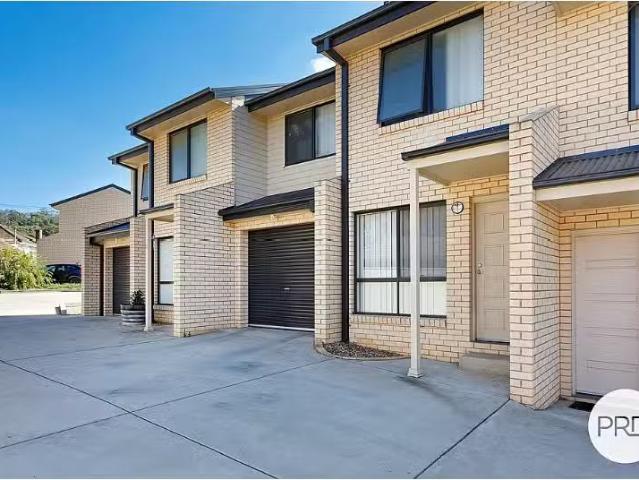 Cheap 2 BR 1/38 Kenneally Street, Kooringal Apartment for rent.