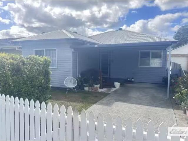 Just in! 2 BR 1/3 Plover Street, Taree House for rent Listed.
