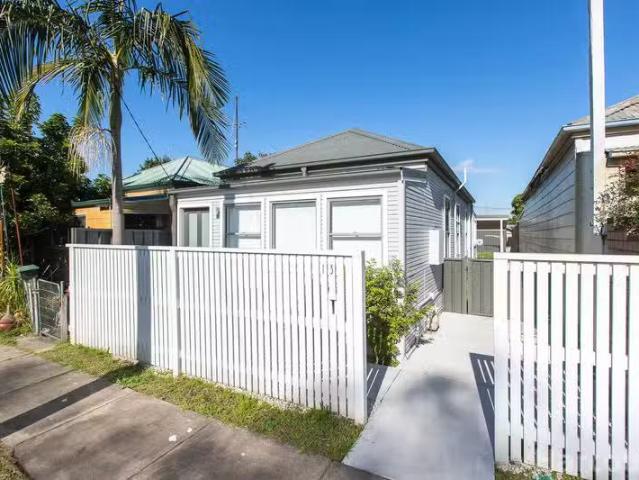 Charming 2 BR 13 Proctor Street, Tighes Hill, NSW 2297 House.