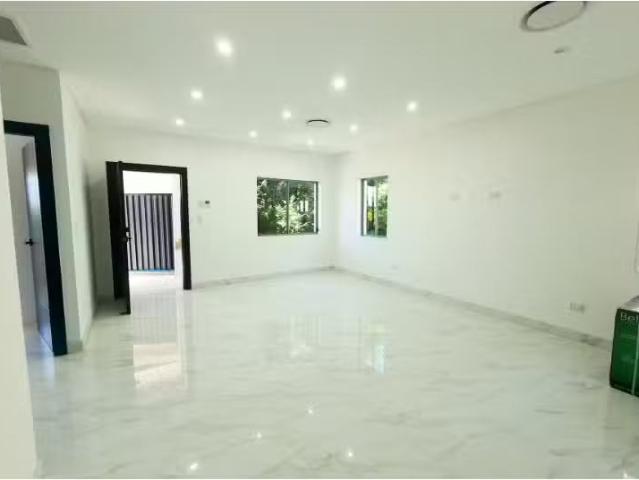 Cozy 2 BR 13A Gentle Close, Casula House for rent Listed by E.