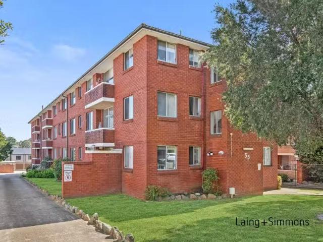 Nice 2 BR 2/53 Garfield Street, Wentworthville Apartment for r.