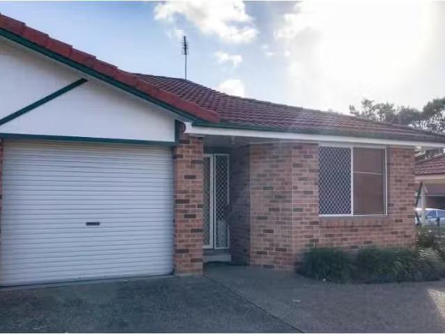 Unique 2 BR 26/74 Cawley Street, Bellambi Apartment for rent.