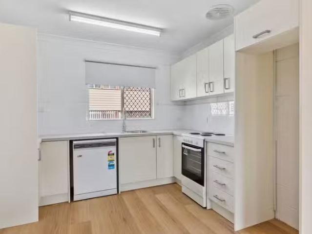 Just in! 2 BR 2/72 Leamington Street, BERSERKER, QLD 4701 Un.