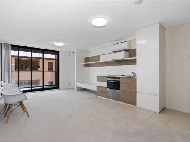 Cozy 2 BR 202/250 Flinders Street, Adelaide Apartment for rent.