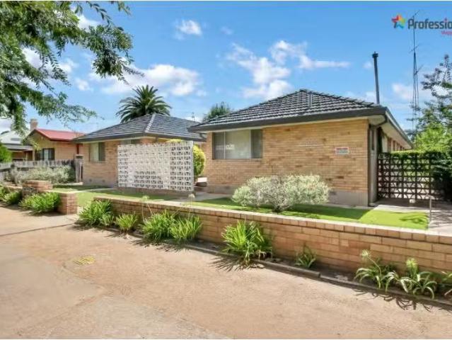 Deal! 2 BR 2/102 Best Street, Wagga Wagga Apartment for rent.