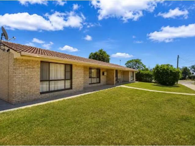 Cheap 2 BR 2/113 Hunter Street, GUNNEDAH Apartment for rent L.