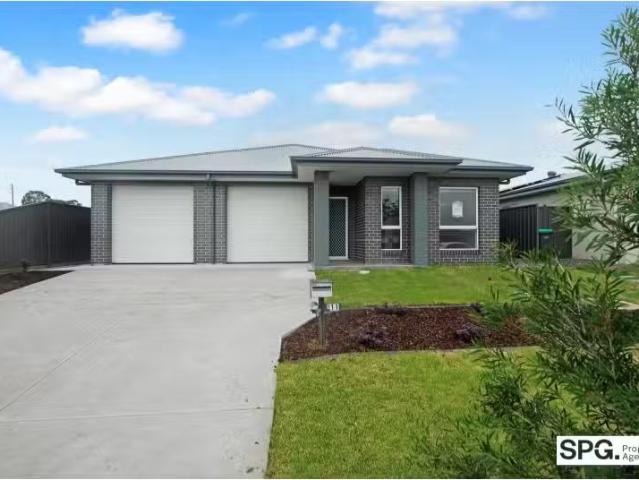 For Rent! 2 BR 2/11 Outcrop Avenue, Gillieston Heights Townhou.