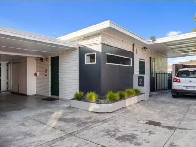 For Rent! 2 BR 2/17 Bishop Street, NEW TOWN House for rent Li.