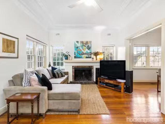 Nice 2 BR 2/14 Beach Avenue, Elwood, VIC 3184