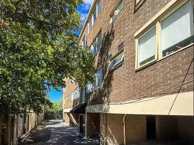 Cozy 2 BR 21/52 Baker Street, Richmond, VIC 3121