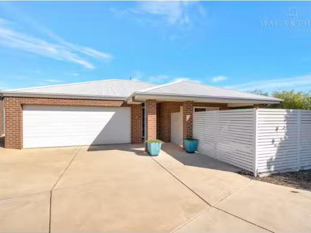 Cozy 2 BR 2/15 Muttama Parade, Gobbagombalin House for rent L.