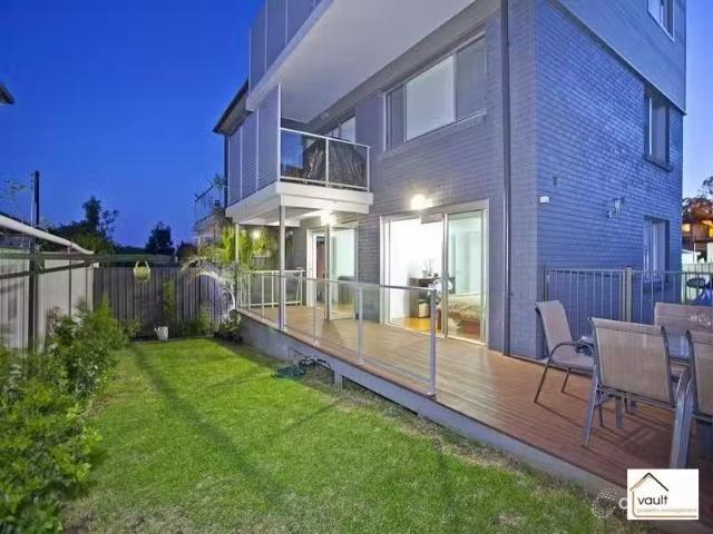 Cheap 2 BR 2/15 Myrtle Street, Coniston Apartment for rent Li.