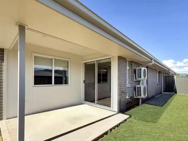 Charming 2 BR 2/22 Wattle Street, Kootingal Apartment for rent.
