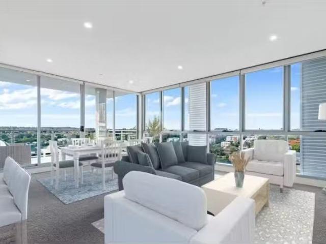 Just in! 2 BR 228/10 Thallon Street, Carlingford Apartment for.