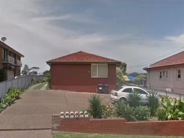 Unique 2 BR 2/28 Hoskins Avenue, Warrawong Apartment for rent.