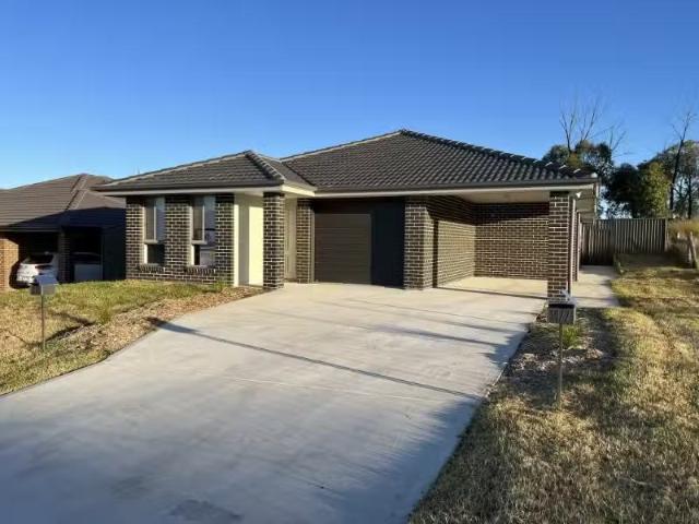 Just in! 2 BR 2/34 Leonora Crescent, KOOTINGAL House for rent.