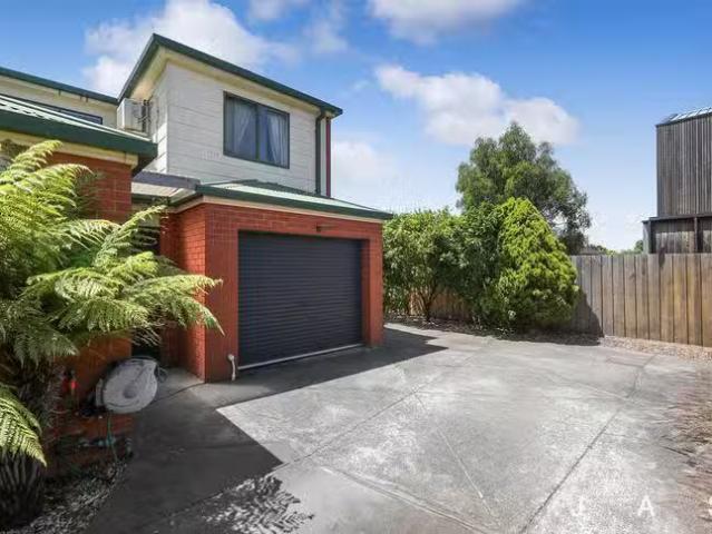 For Rent! 2 BR 3/5 Watt Street, Spotswood, VIC 3015