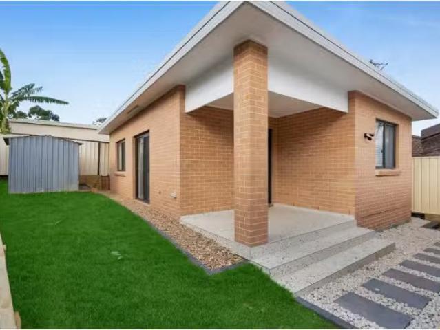 Charming 2 BR 36A Zeolite Place, Eagle Vale Townhouse for rent.