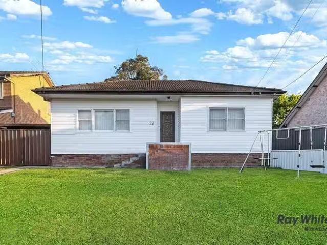 Charming 2 BR 38 Hilltop Avenue, Blacktown, NSW 2148
