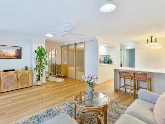 Nice 2 BR 3/9 Weeumba Street, Currumbin, QLD 4223