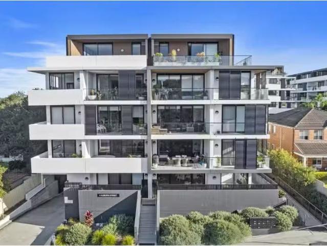 Nice 2 BR 306/4 Auburn Street, POINT FREDERICK Apartment for r.