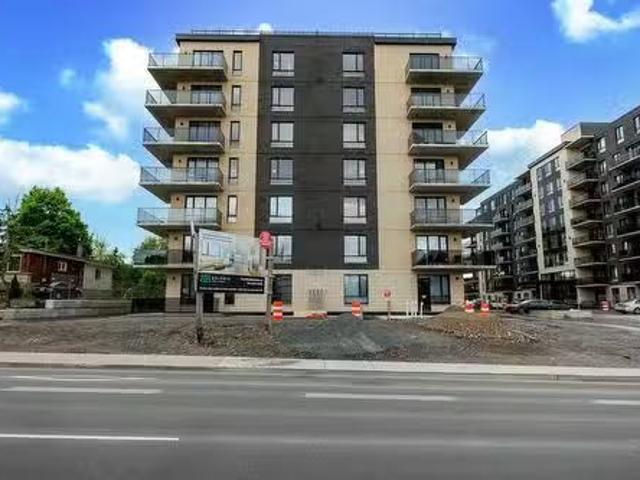 Cozy 2 BR 309 4400 Boul. St Jean, Dollard Des Ormeaux, QC, H9H.