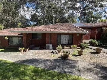 Cheap 2 BR 3/131 Wallace Street, Nowra Apartment for rent Lis.