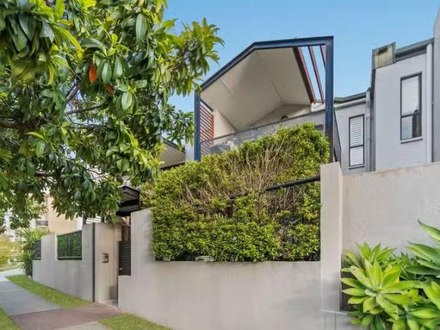 Rental! 2 BR 32/11 Kitchener Street, COORPAROO, QLD 4151 Apa.