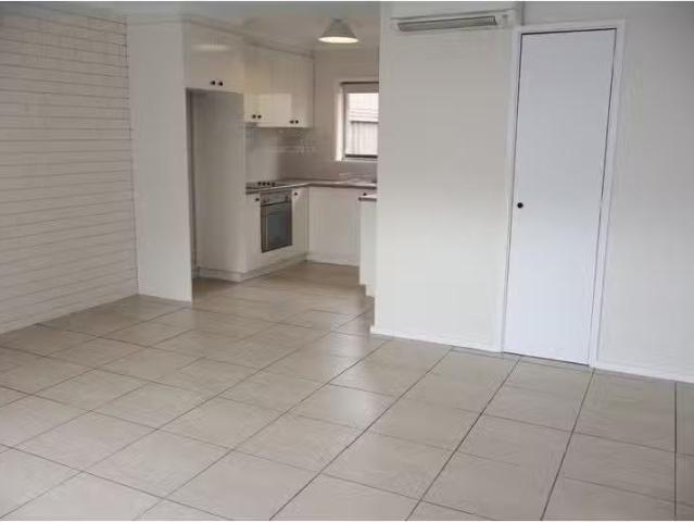 Unique 2 BR 3/24 Kenneally Avenue, Kooringal Property for rent.