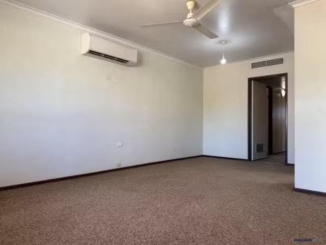 Charming 2 BR 3D Slattery Close, MILLARS WELL, WA 6714 Unit.