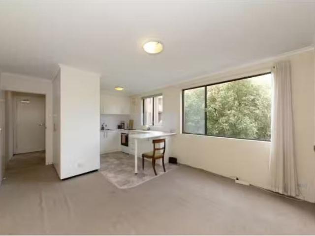 Nice 2 BR 47/58 Wattle Street, Lyneham Apartment for rent Lis.