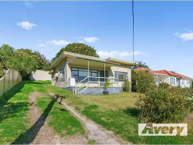 Just in! 2 BR 48 Tiral Street, Charlestown House for rent Lis.