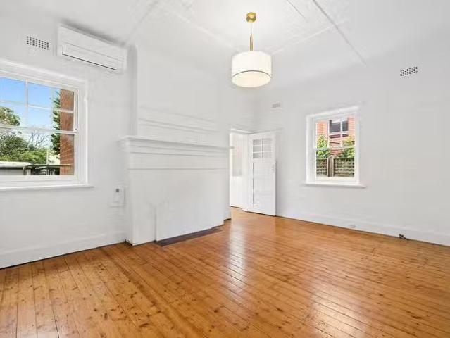 Charming 2 BR 4/92 Barkly Street, St Kilda, VIC 3182