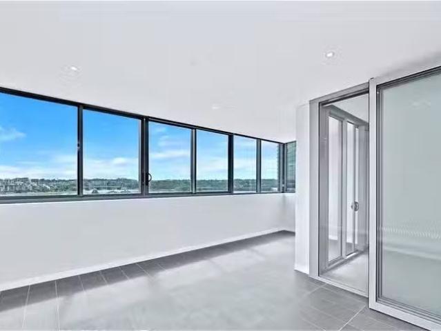 Cheap 2 BR 405/3 Foreshore Place, Wentworth Point, NSW 2127