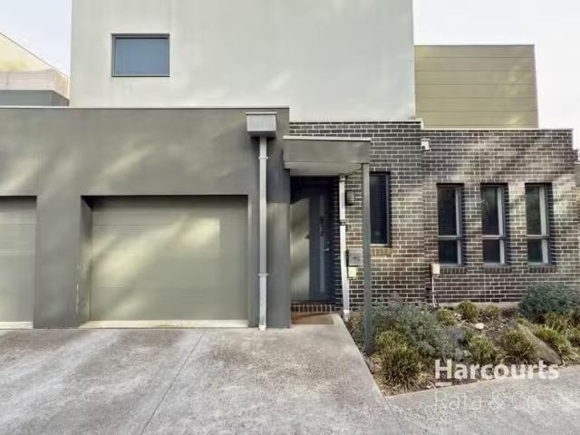 Charming 2 BR 4/1 Vangelica Way, South Morang, VIC 3752 Town.