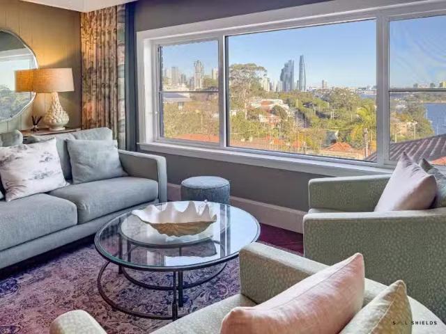 Just in! 2 BR 5/45 Union Street, Mcmahons Points Apartment for.