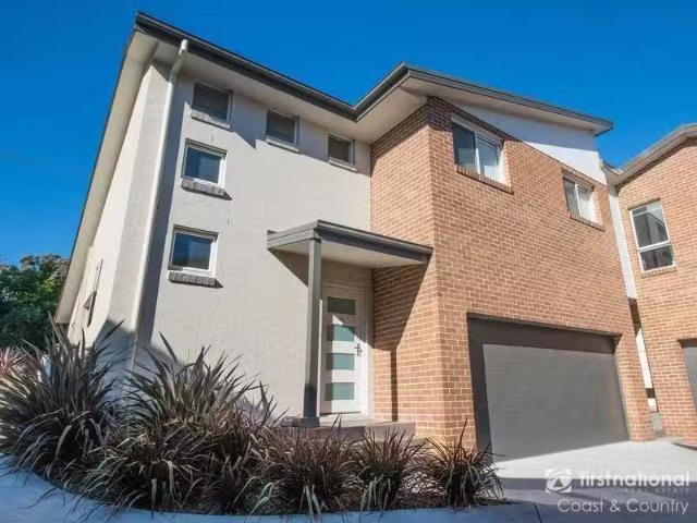 Cheap 2 BR 5/5 Old Saddleback Road, Kiama Townhouse for rent.