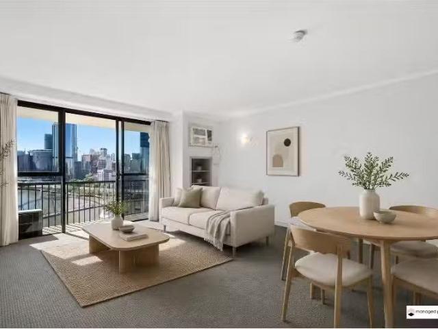 Charming 2 BR 57/21 Dock Street, South Brisbane Apartment for.