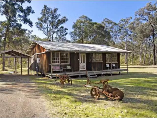 Unique 2 BR 5/77 Brickmans Lane, Lovedale Apartment for rent.