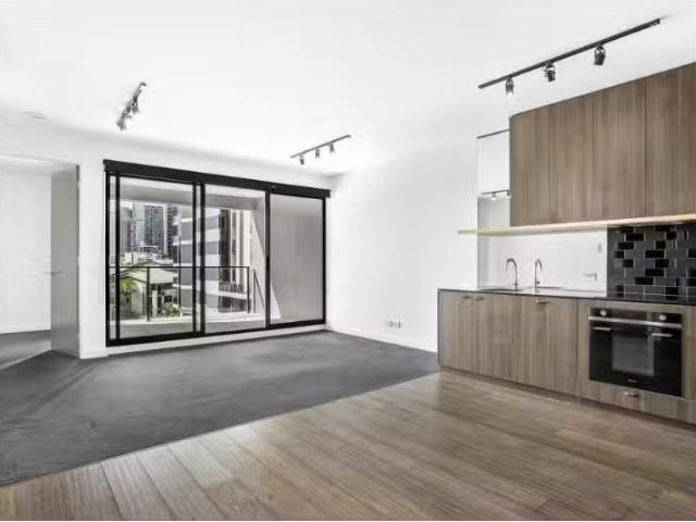 New 2 BR 504/31 Bank Street, WEST END Apartment for rent List.