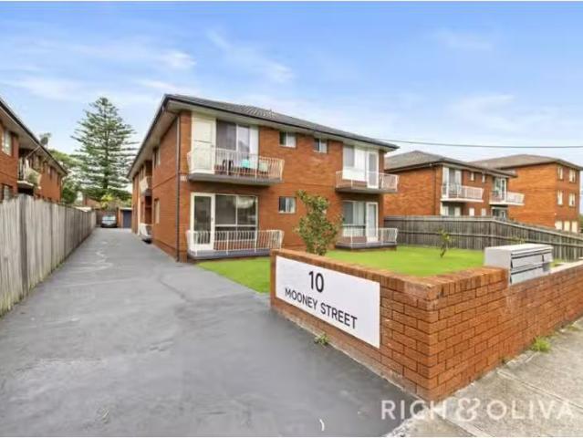 For Rent! 2 BR 5/10 Mooney Street, Strathfield South Apartment.