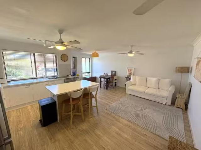 For Rent! 2 BR 5/12 Landau Court, MIAMI, QLD 4220 Villa for.